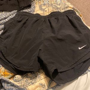 Black Nike shorts/ small
